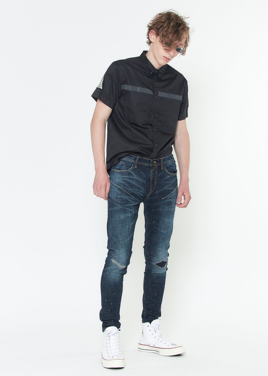 Model wearing Konus Sky Blue skinny jeans, front view, showing the modern tailored fit.